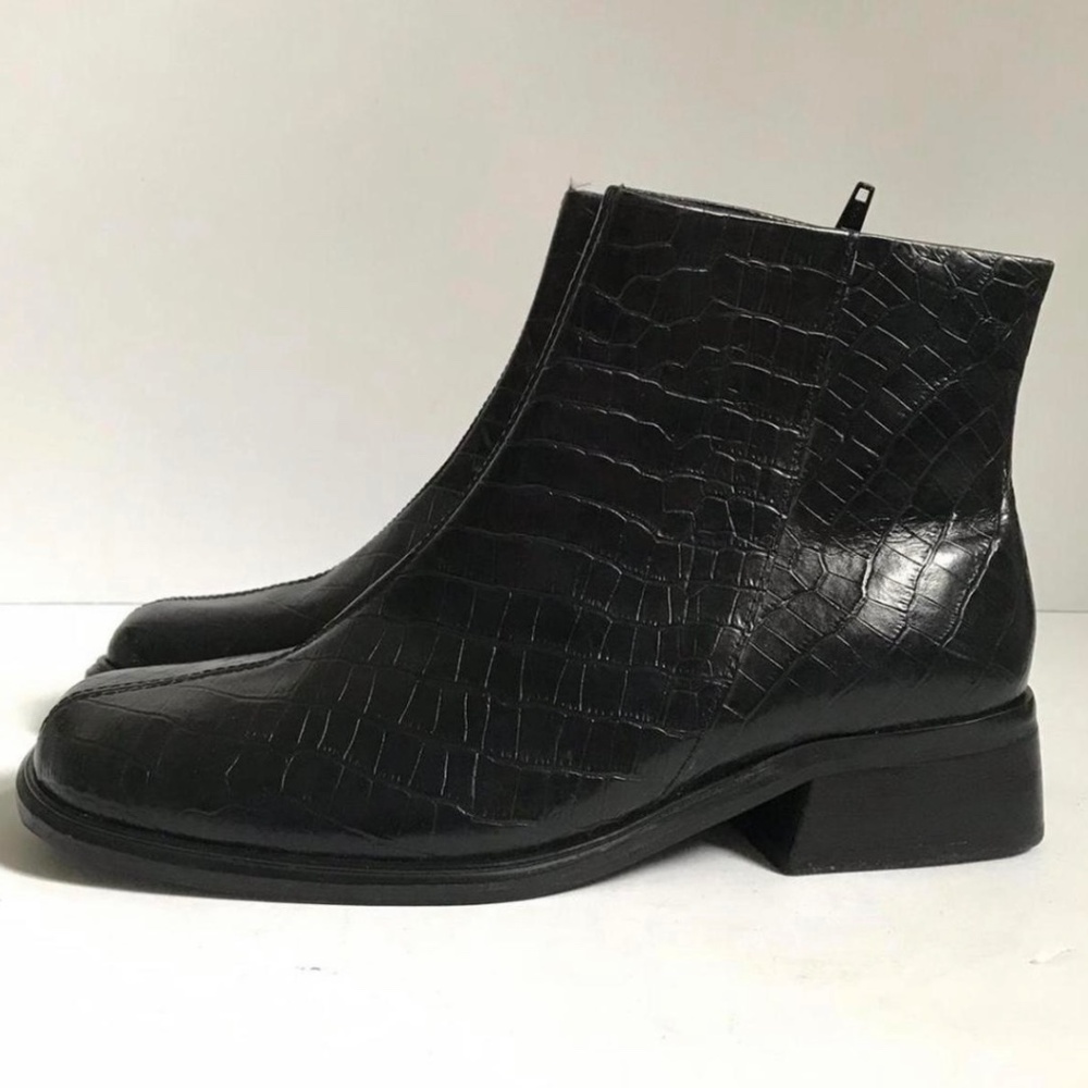vintage black crocodile pattern cloudwalkers boots